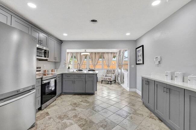 Foto del edificio - 4901 NW 27th Way