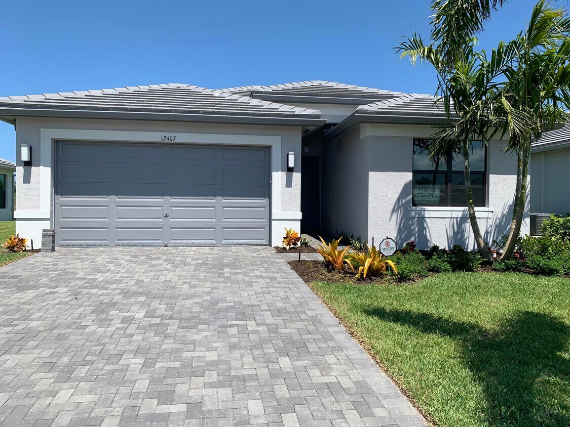 Foto principal - 12407 SW Blue Mangrove Pkwy