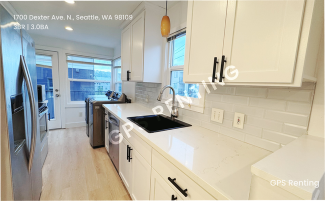 Building Photo - 1700 Dexter Ave N