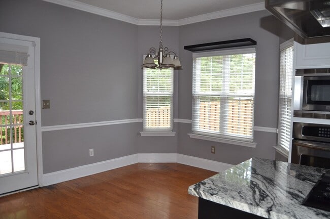 Building Photo - 535 Farmington Circle, 4 Bedroom Home in E...