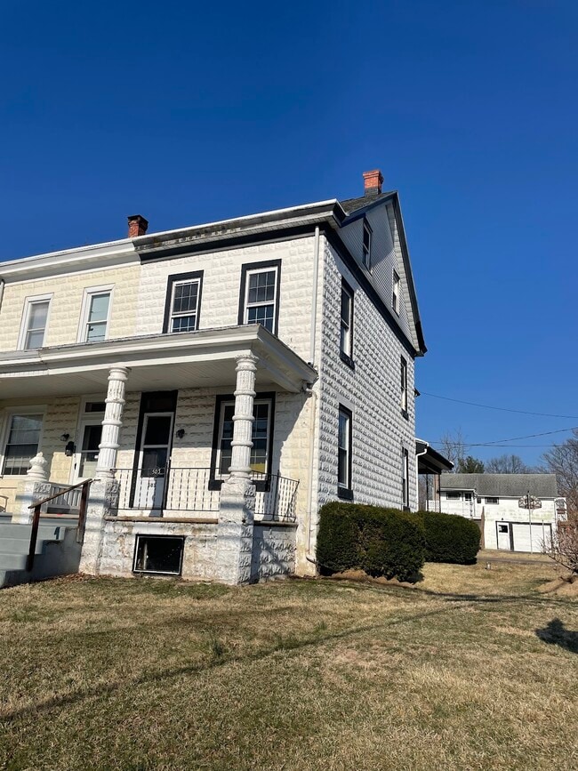 Building Photo - 503 Pottstown Ave