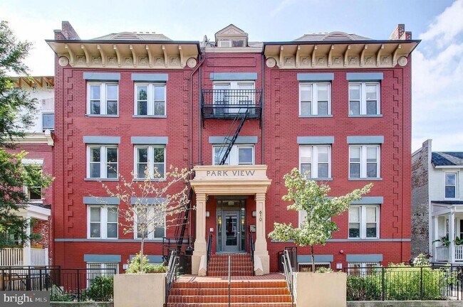 Entrada - 610 Irving St NW