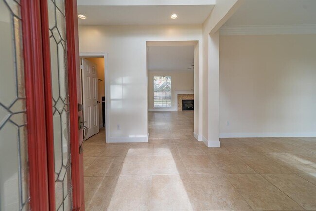 Building Photo - 12430 Hammersmith Dr