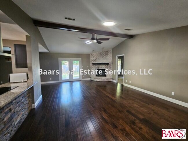 Building Photo - READY FOR MOVE IN!!