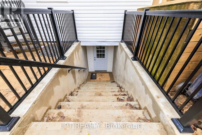 Building Photo - 627 Crawford St