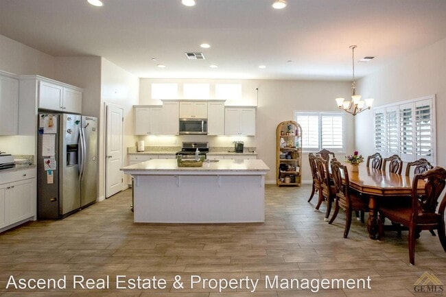 Building Photo - 4 br, 2.5 bath House - 6803 Clearwater Cre...
