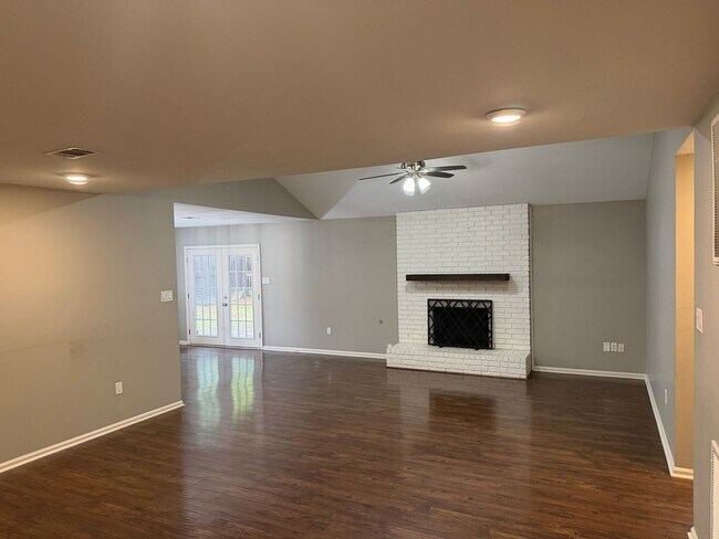 Building Photo - 2 S Hampton Cove