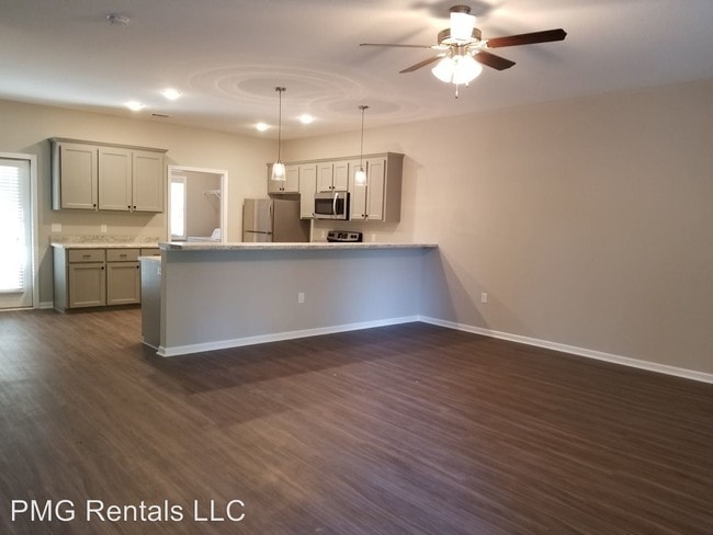 Building Photo - 202 Oakleaf Dr