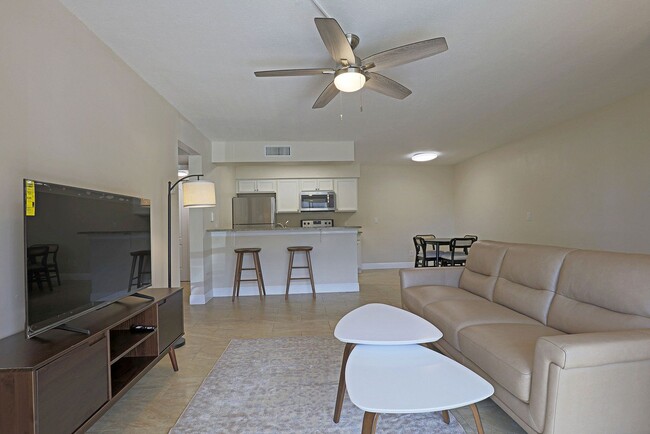 Building Photo - 5327 Summerlin Rd