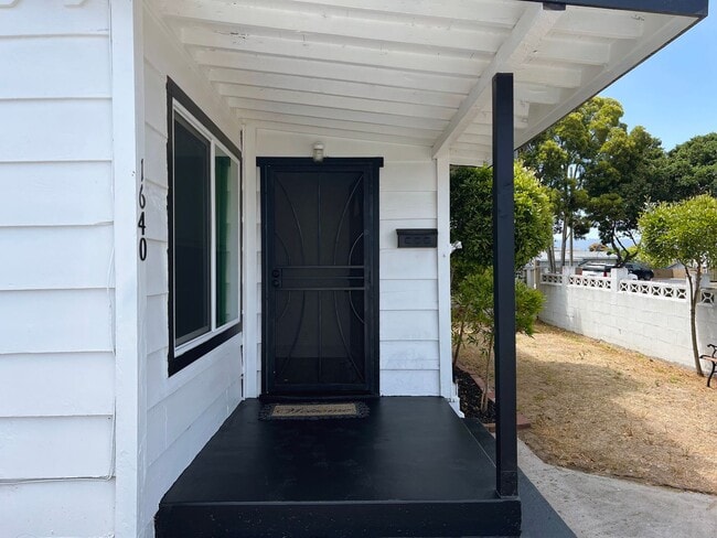 Building Photo - 3 Bedroom Home in Seaside