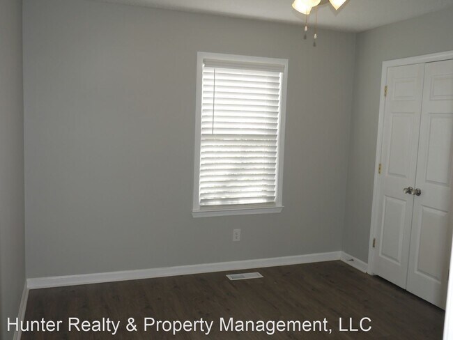 Building Photo - 135 Columbine Dr