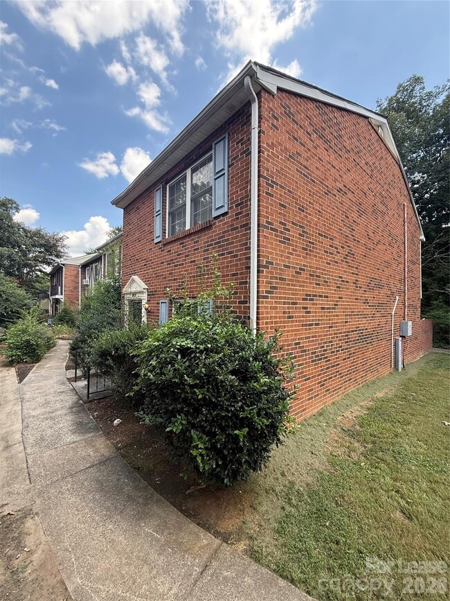 Building Photo - 11037 Hunter Trail Ln