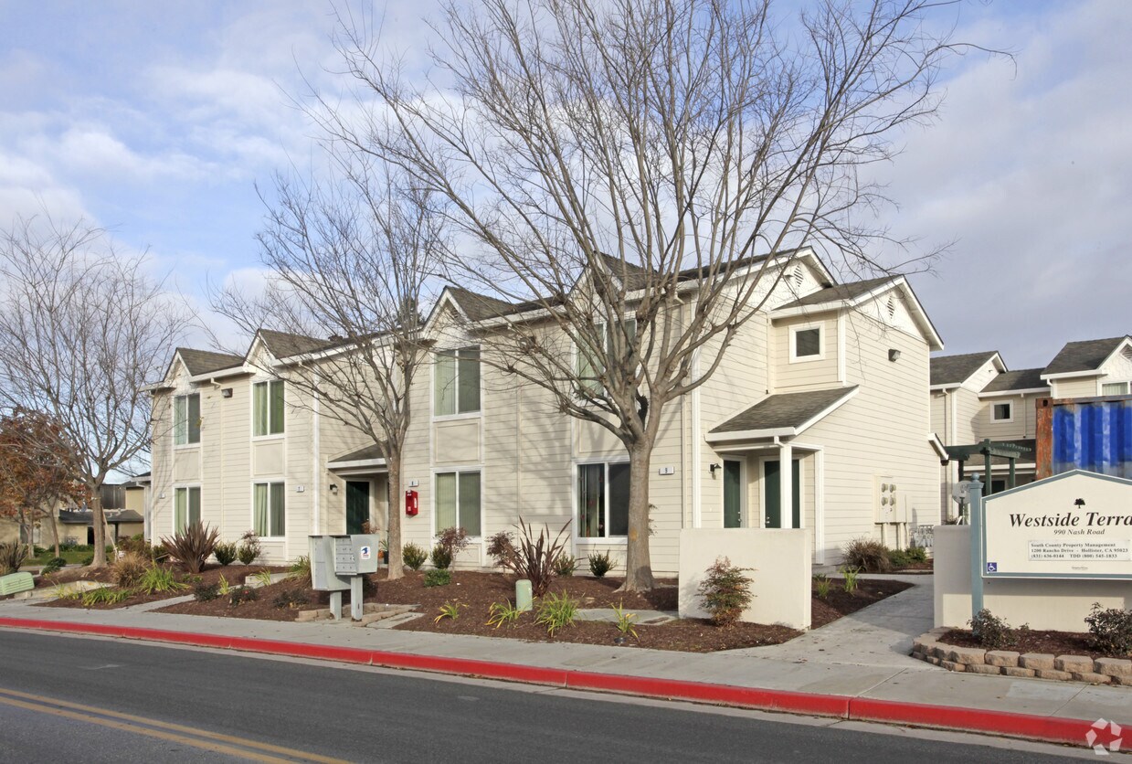 Westside Terrace Apartments in Hollister, CA