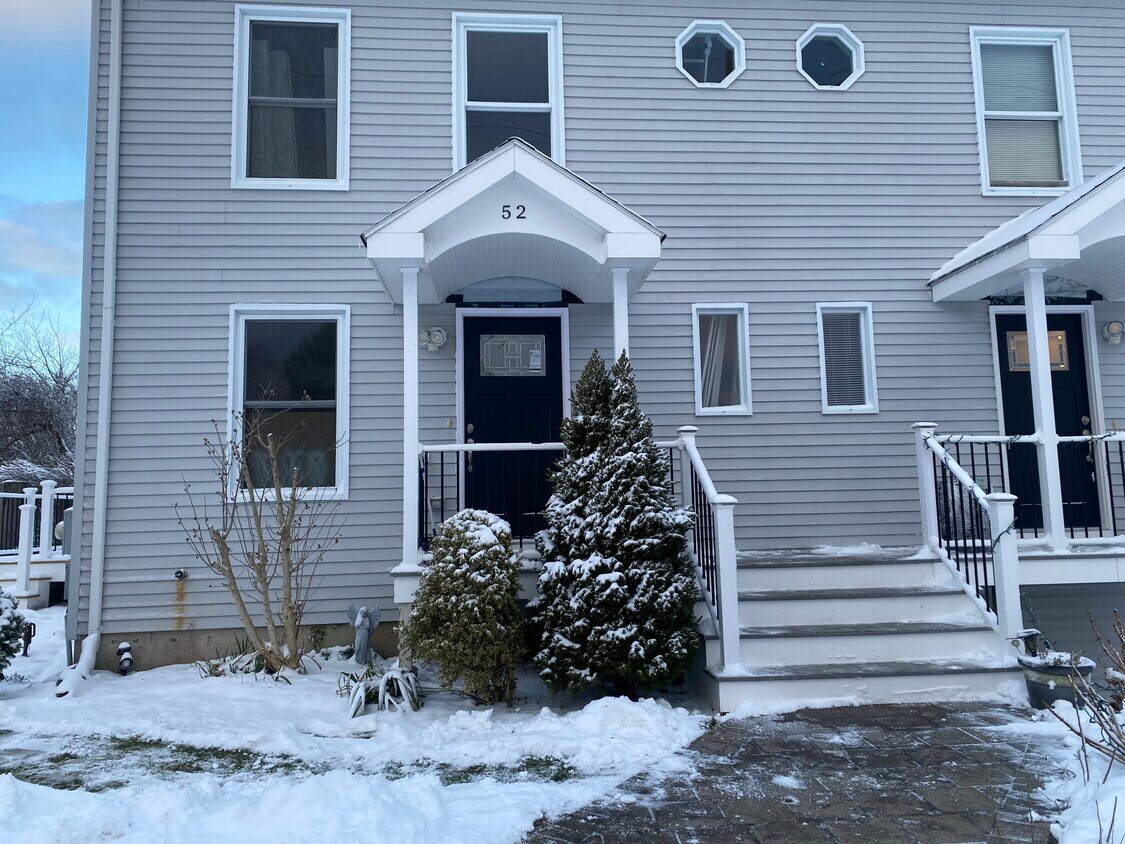 Primary Photo - 52 Maniton Dr