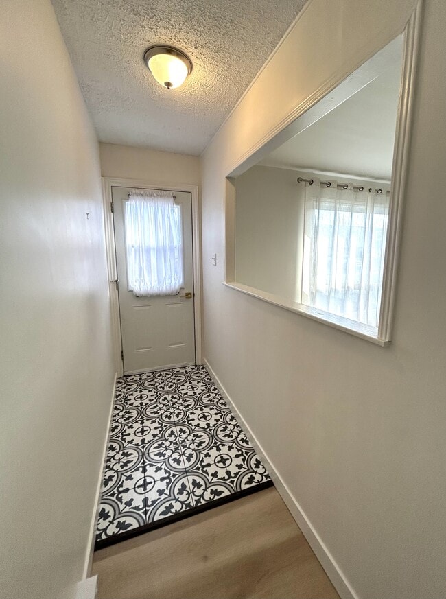 Building Photo - 13 Chapman Crescent