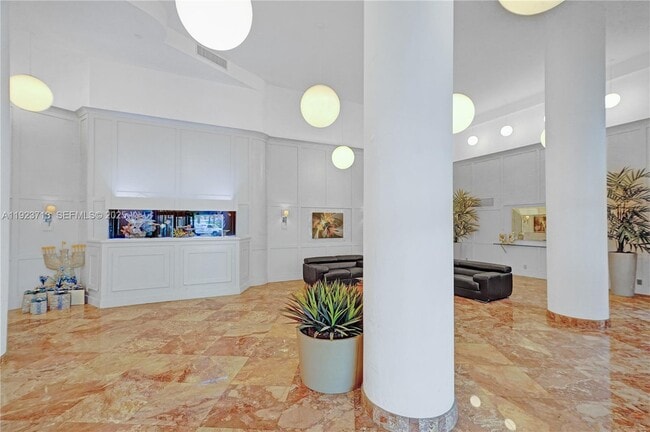 Building Photo - 3600 Mystic Pointe Dr