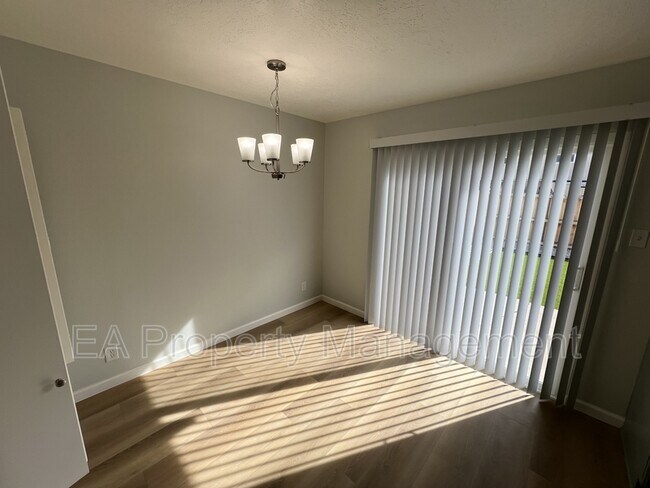 Building Photo - 6012 Calle Nueve NW