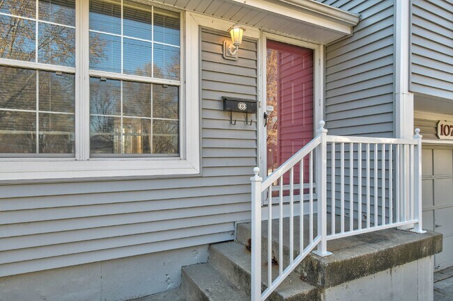 Building Photo - 107 NE Maggie Ave Unit B Lees Summit (Jack...