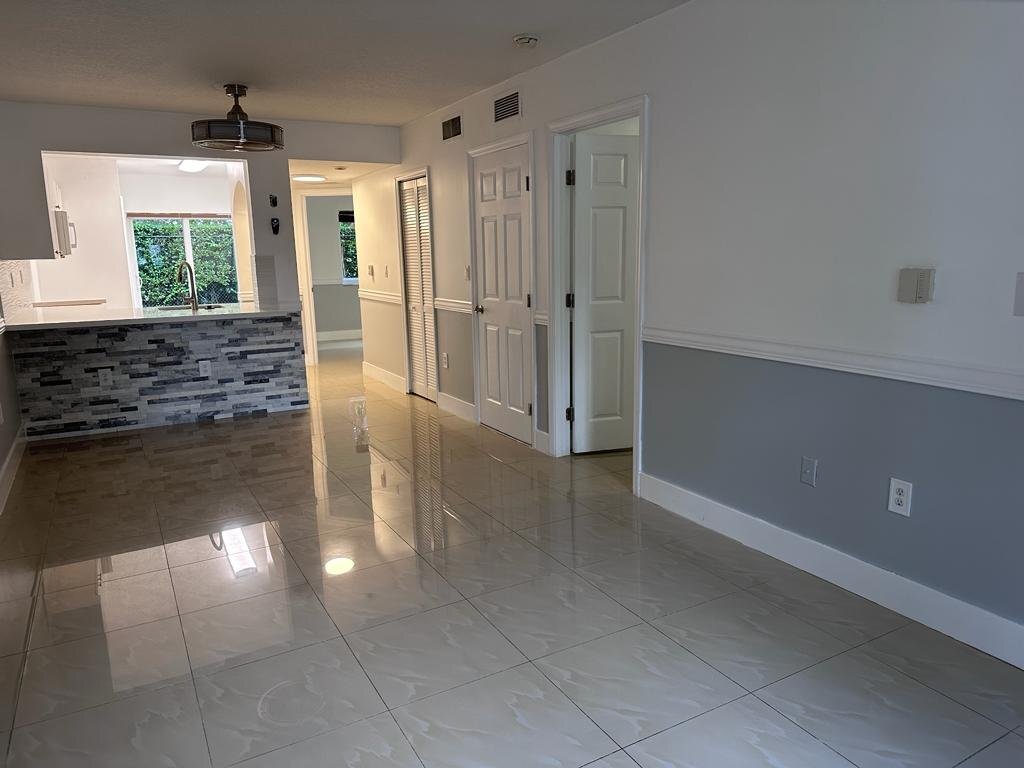 3380 NE 9th St Unit 102