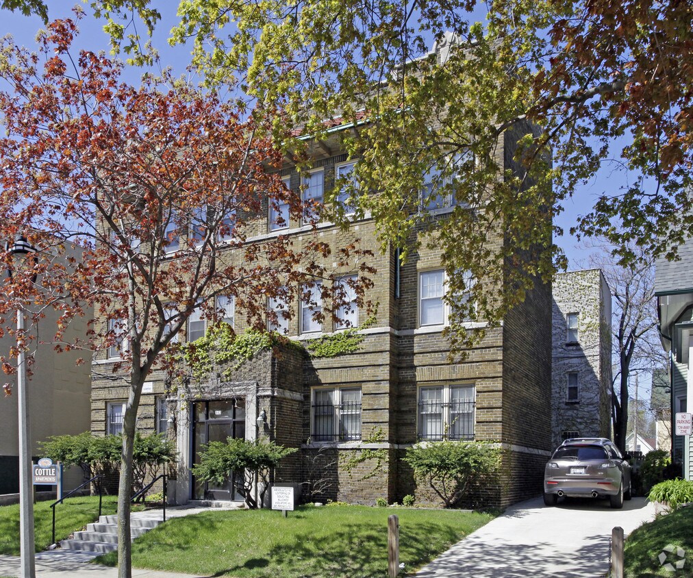 Cottle Apartments Apartments in Milwaukee, WI