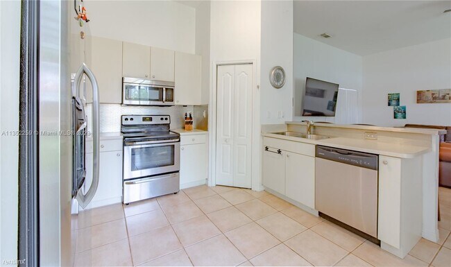 Building Photo - 3 br, 2.5 bath House - 10252 SW 158th Ct
