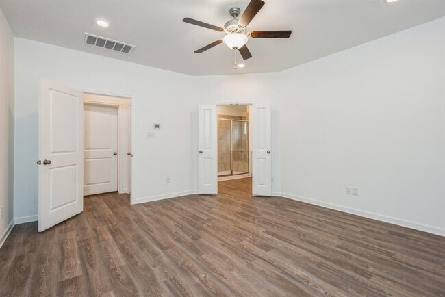 Building Photo - 1124 Bulwark