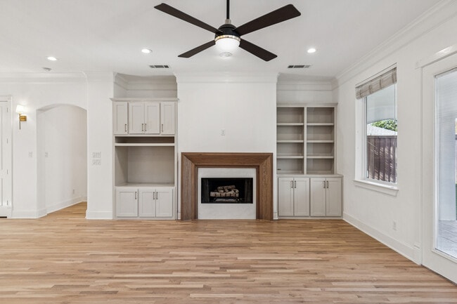 Foto del edificio - 6139 Belmont Ave