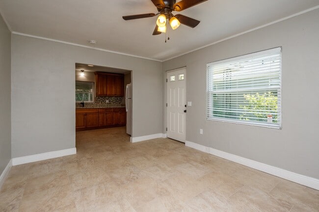 Foto del edificio - Updated Single Family Guest House!