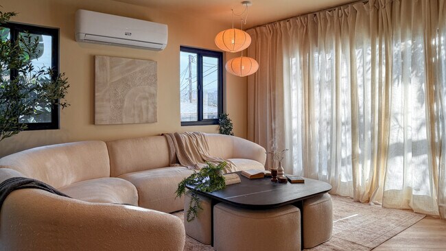 Foto del edificio - 5323 Monterey Rd