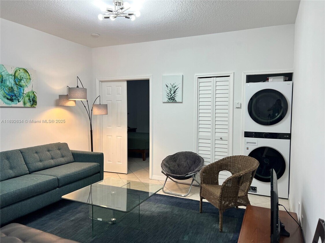 Foto principal - 2734 Bird Ave