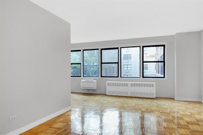 Building Photo - 200 East 15th Street