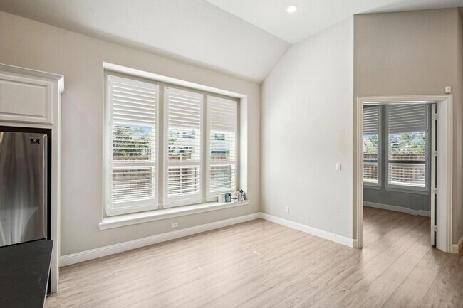 Building Photo - 2051 Summerside Ln