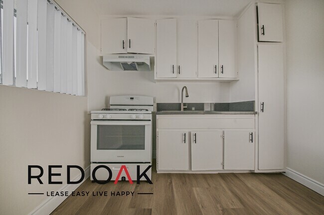 Building Photo - ~1 Month FREE~ Incredible Two Bedroom Floo...