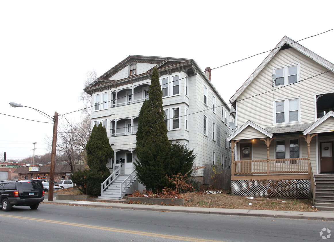 Building Photo - 915 S Main St