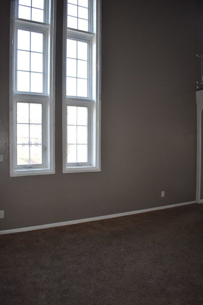 Foto del edificio - Nice 2 bedroom 2 story condo near Plaza!