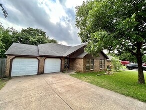 Building Photo - 5418 Lansingford Trail