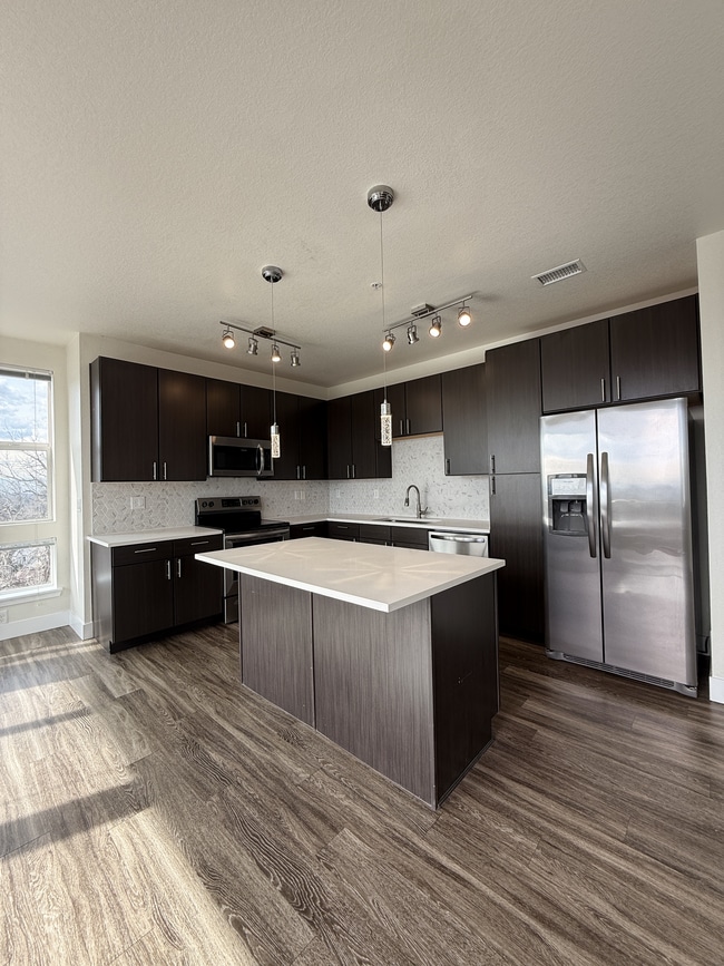 kitchen-high-line-pointe-2x2-1281-517-mount-evans-2-11-2026.JPG - High Line Pointe