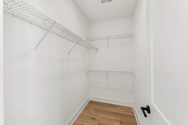 Building Photo - 811 Vickery Dr