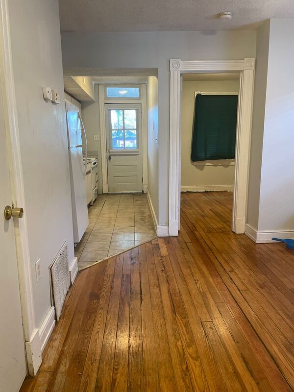 Building Photo - 2603-2605 Parkwood Ave