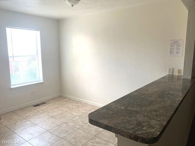 Building Photo - 3 br, 2 bath Duplex - 1015 50th St. by ODU...