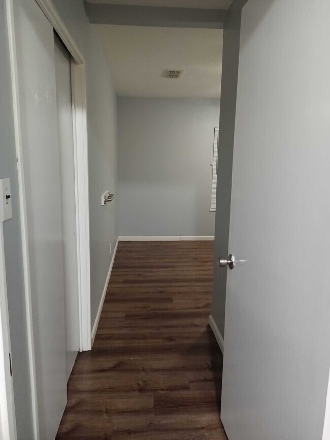 Foto del edificio - 2126 E Pendleton St