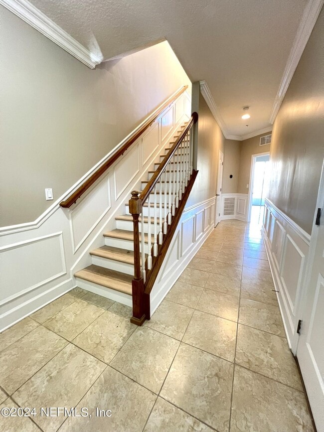 Building Photo - 4462 Ellipse Dr