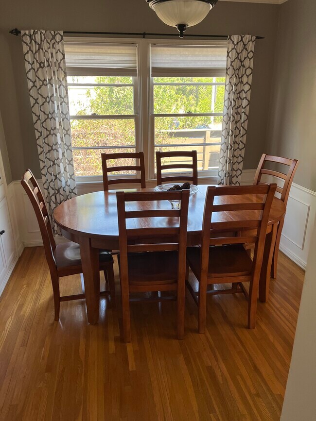 Dinning Room - 2227 Pearl St