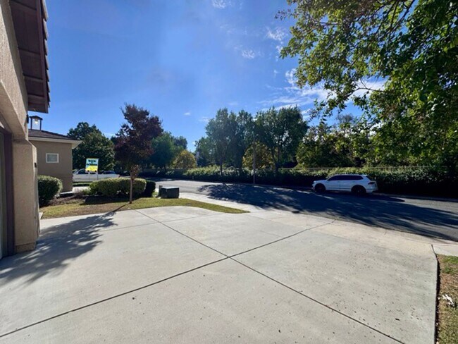 Foto del edificio - Beautiful 4 bedroom Temecula home sitting ...