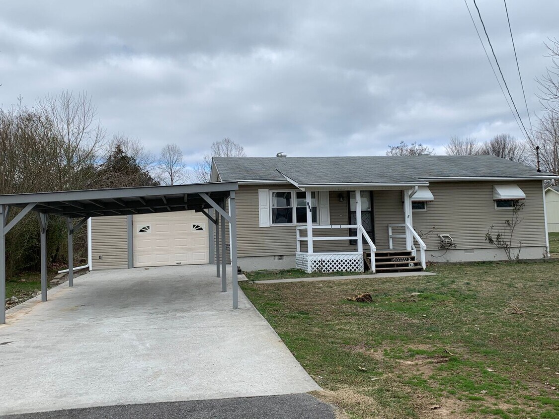 Foto principal - 3 Bedroom 2 Bath house