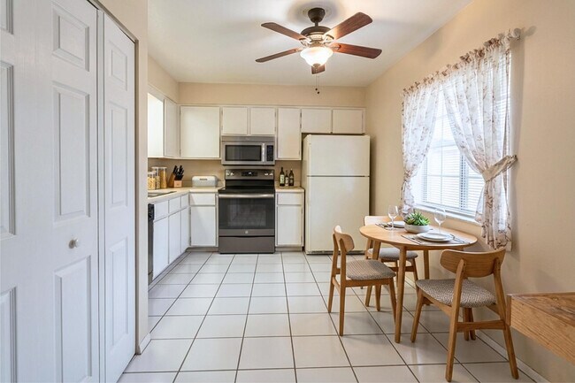 Foto del edificio - 452 E 9th Ave