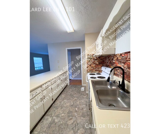 Foto del edificio - 8881 Millard Lee Ln