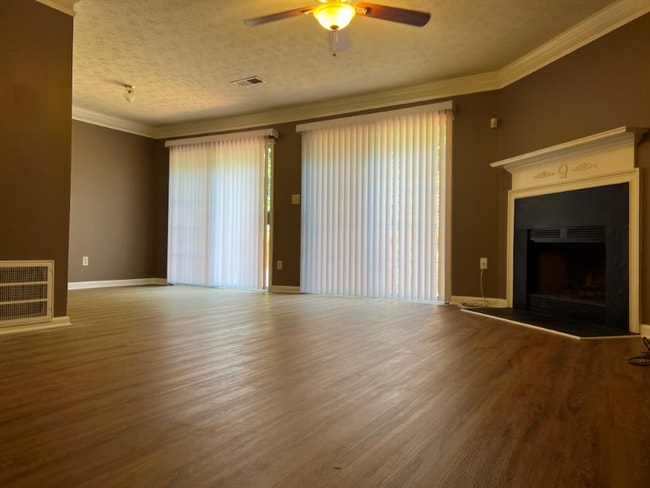 Building Photo - 3907 Meadow Creek Dr