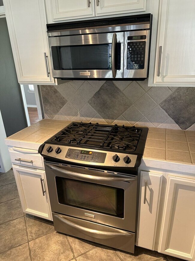 Foto del edificio - 511 Lone Oak Ct