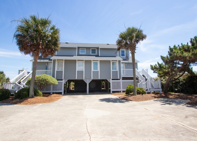 Building Photo - 10035 Seabreeze Dr